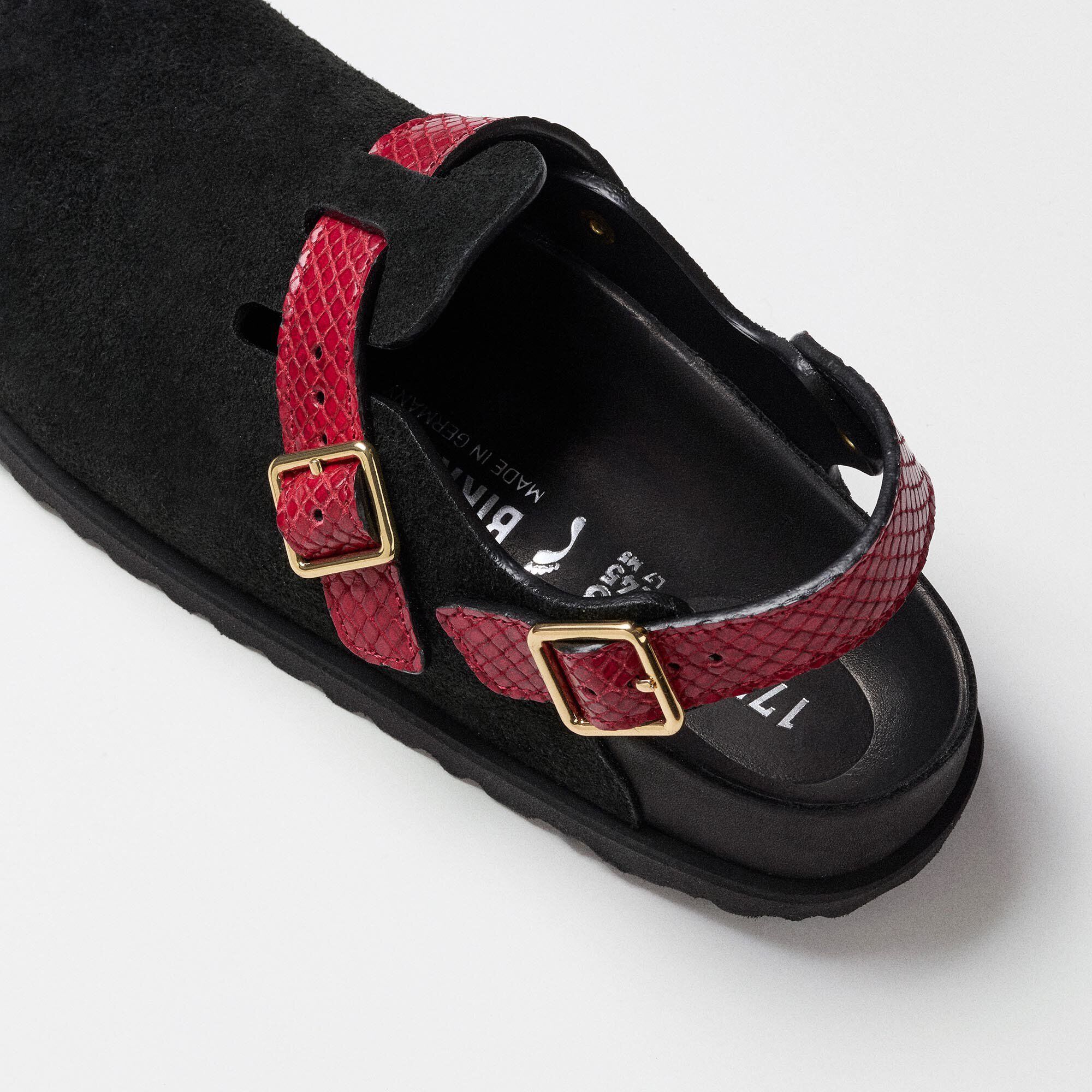 Tokio II Lined 1774 Leather Close-up view showing material detail