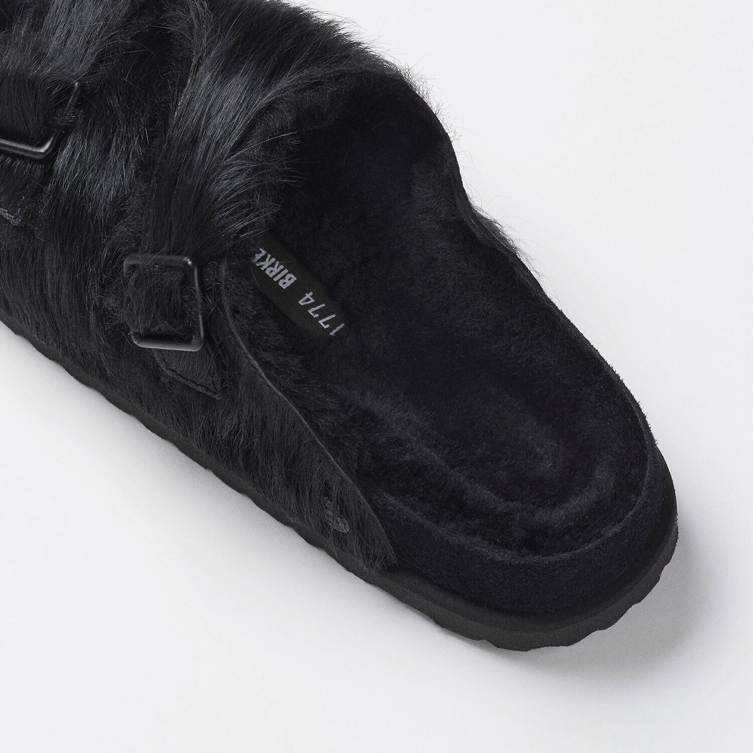 1774 Z&uuml;rich Pony Shearling Cowhide Close-up view showing material detail